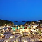 酒店 安姆弗拉哈弗高级海滩度假酒店 4*